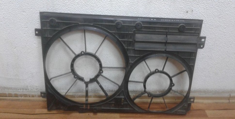 Диффузор вентилятора Volkswagen Passat B7 oem 1K0121207BC
