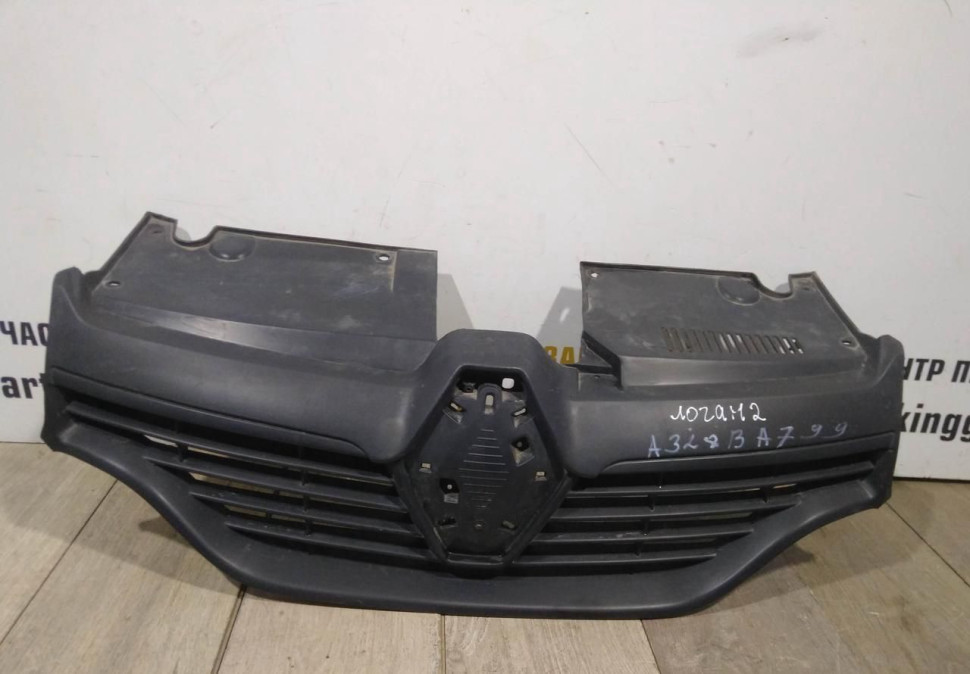 Решетка радиатора бу Renault Logan 2 OEM 623107605R