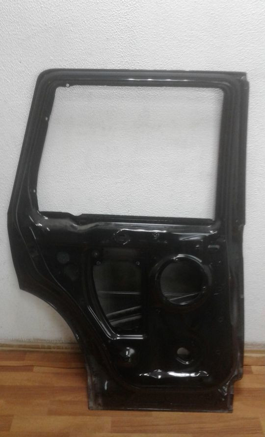 Дверь задняя левая Land Rover Freelander 2 oem LR001613 (вмятина) (скл-3) Дверь задняя левая Land Rover Freelander 2 oem LR001613 (вмятина) (скл-3)