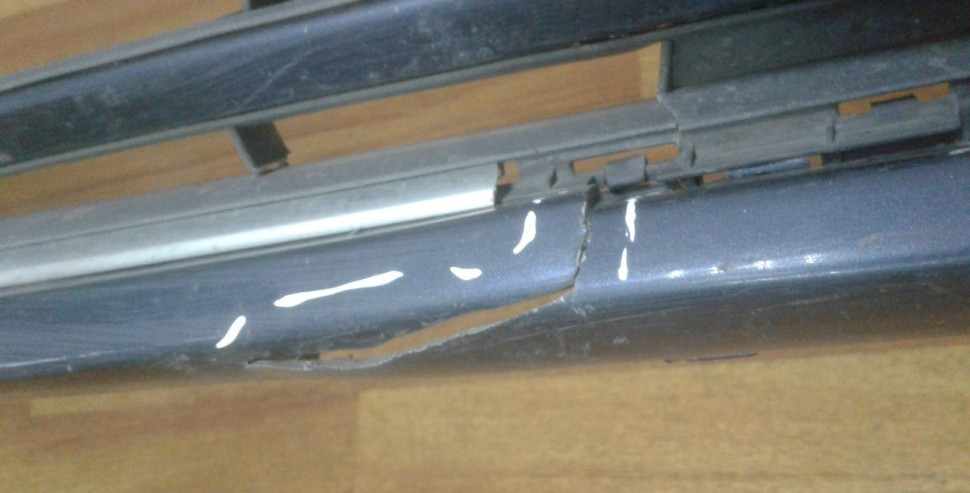 Бампер передний Volkswagen Golf 7 oem 5g0807221 (трещина) Бампер передний Volkswagen Golf 7 oem 5g0807221 (трещина)