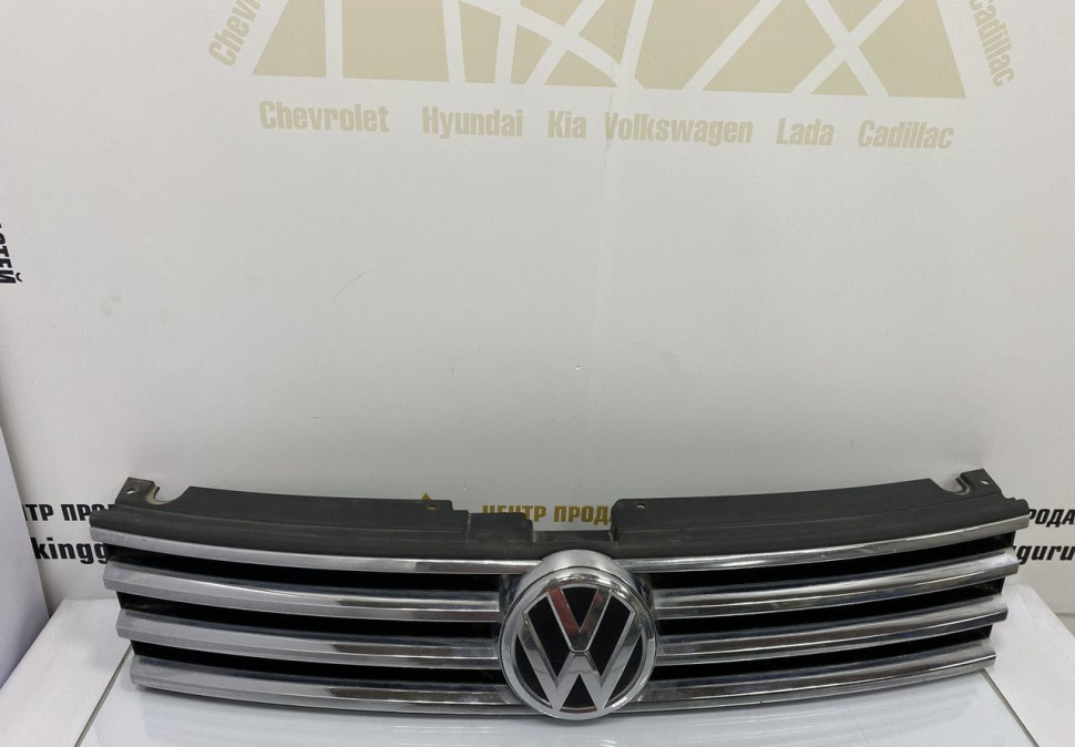 Решетка радиатора Volkswagen Touareg 2 рестайлинг 2018 OEM 7P6853653C