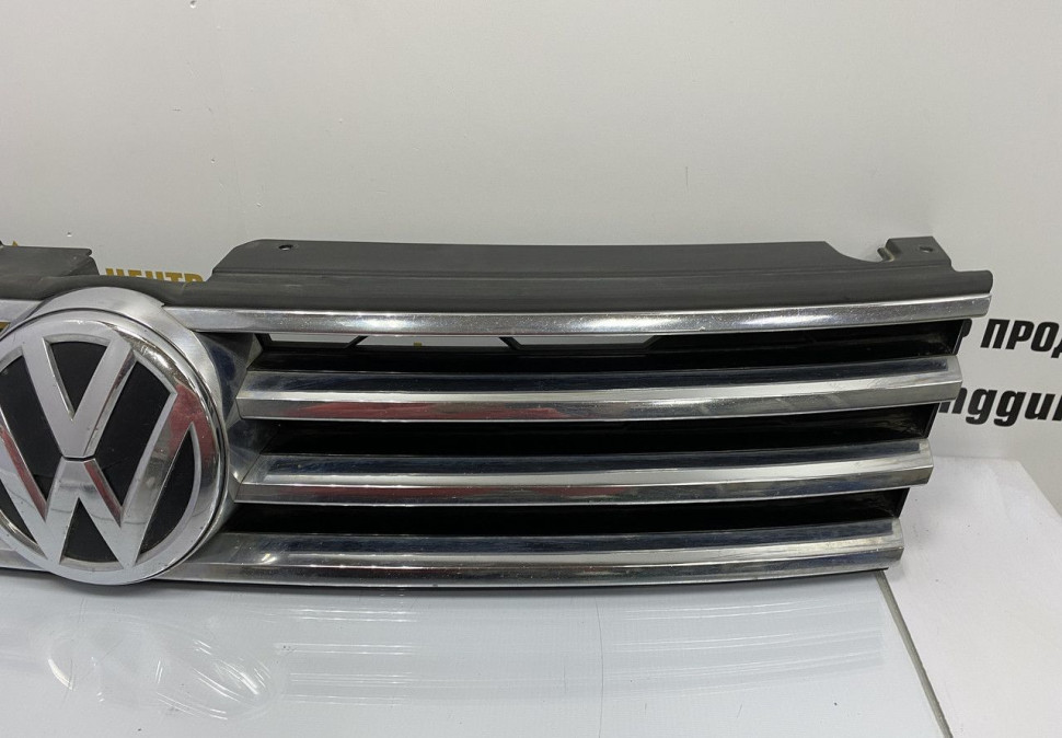 Решетка радиатора Volkswagen Touareg 2 рестайлинг 2018 OEM 7P6853653C Решетка радиатора Volkswagen Touareg 2 рестайлинг 2018 OEM 7P6853653C