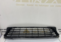 Решетка переднего бампера Renault Logan 2 рестайлинг OEM 622547474R