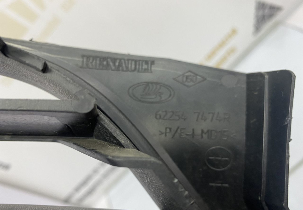 Решетка переднего бампера Renault Logan 2 рестайлинг OEM 622547474R Решетка переднего бампера Renault Logan 2 рестайлинг OEM 622547474R