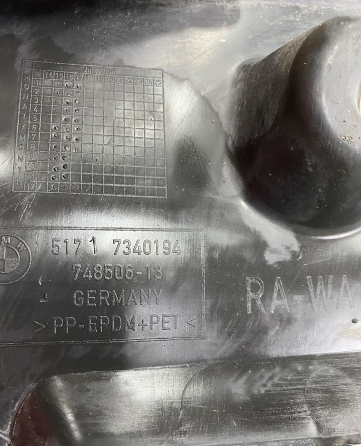 Подкрылок передний правый BMW 7 G11 OEM 51717340194