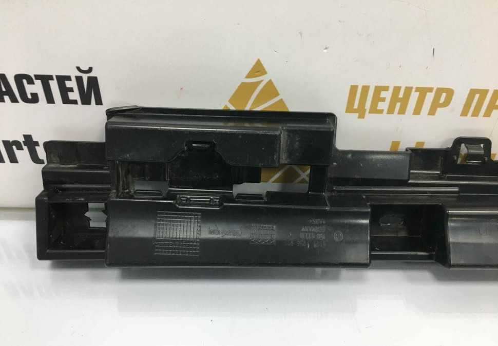 Кронштейн порога левый средний BMW 3 F30 OEM 51777256917 Кронштейн порога левый средний BMW 3 F30 OEM 51777256917