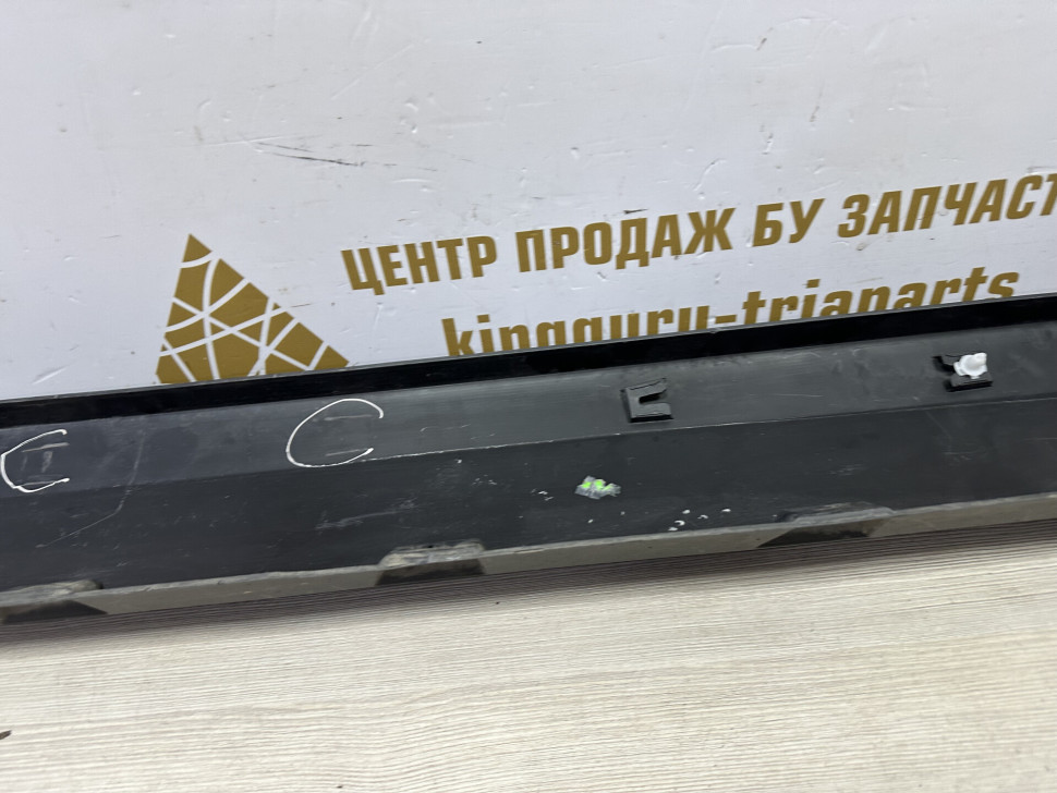 Порог левый бу Skoda Yeti OEM 5L0853855C Порог левый бу Skoda Yeti OEM 5L0853855C