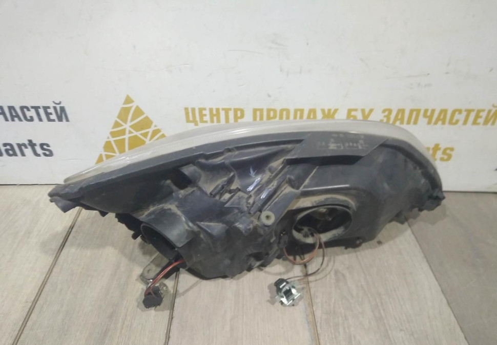 Фара левая бу Skoda Fabia 2 OEM 5J1941017C Фара левая бу Skoda Fabia 2 OEM 5J1941017C