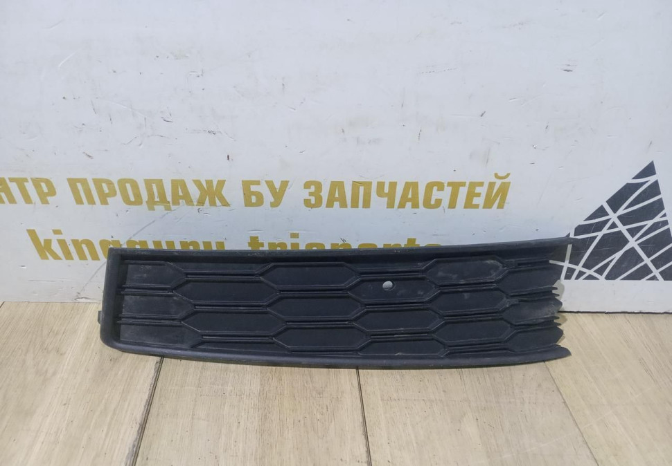 Решетка бампера правая Skoda Rapid 2 OEM 60U807682A