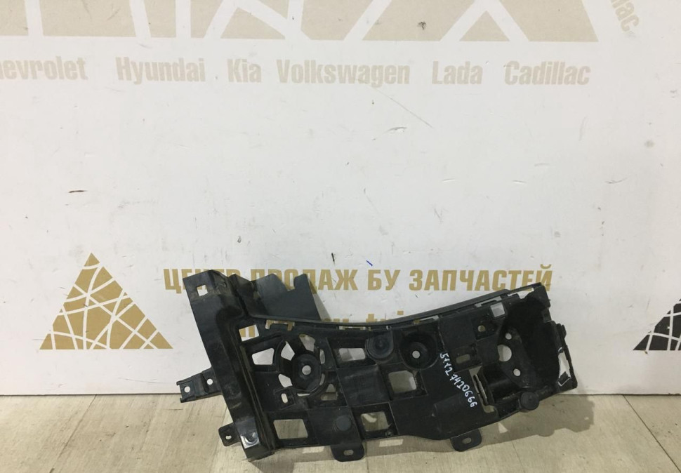 Кронштейн заднего бампера правый BMW X7 G07 OEM 51127420666
