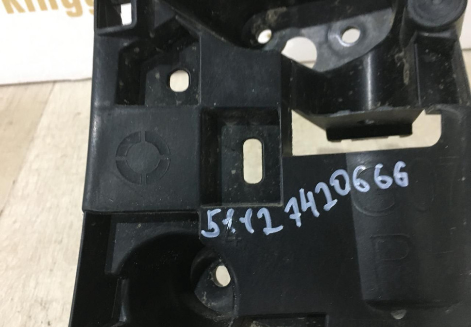 Кронштейн заднего бампера правый BMW X7 G07 OEM 51127420666 Кронштейн заднего бампера правый BMW X7 G07 OEM 51127420666