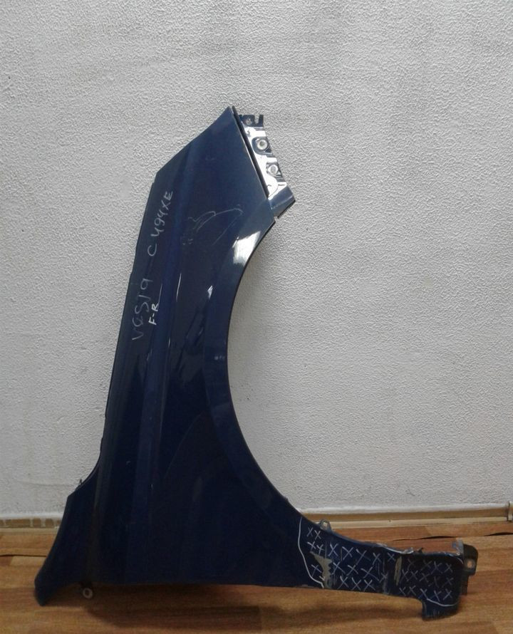 Крыло переднее правое Lada Vesta (вмятина) (скл-3)