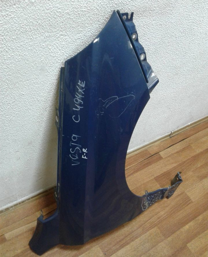 Крыло переднее правое Lada Vesta (вмятина) (скл-3) Крыло переднее правое Lada Vesta (вмятина) (скл-3)