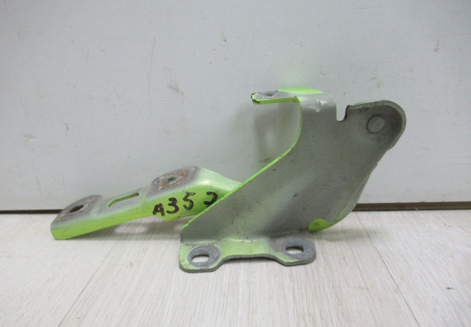 Петля капота левая Lada Vesta oem 8450008287 (скл-3)