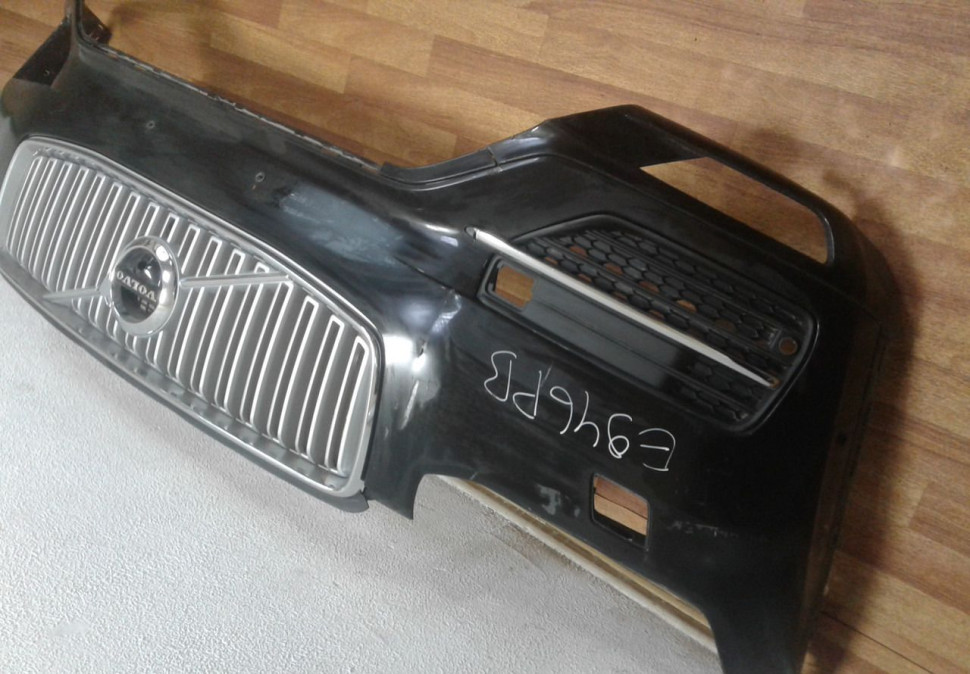 Бампер передний (+ решетка радиатора) Volvo XC90 (15>) oem 31353362