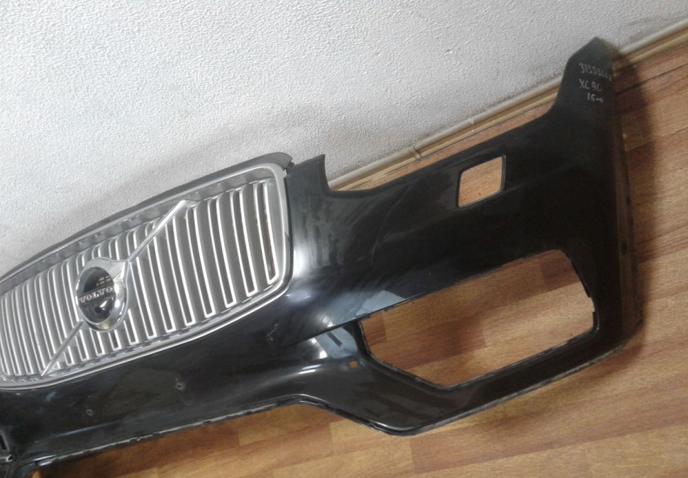 Бампер передний (+ решетка радиатора) Volvo XC90 (15>) oem 31353362