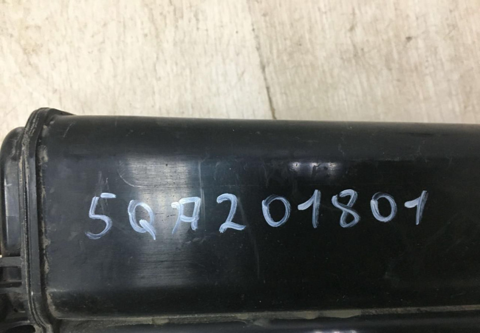 Фильтр паров топлива (фильтр угольный) Volkswagen Tiguan 2 oem 5qa201801