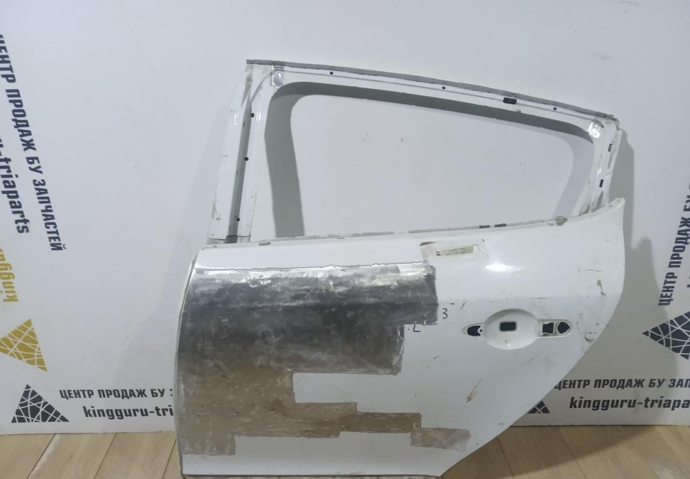 Задняя левая дверь Renault Megane 3 OEM 821012489R