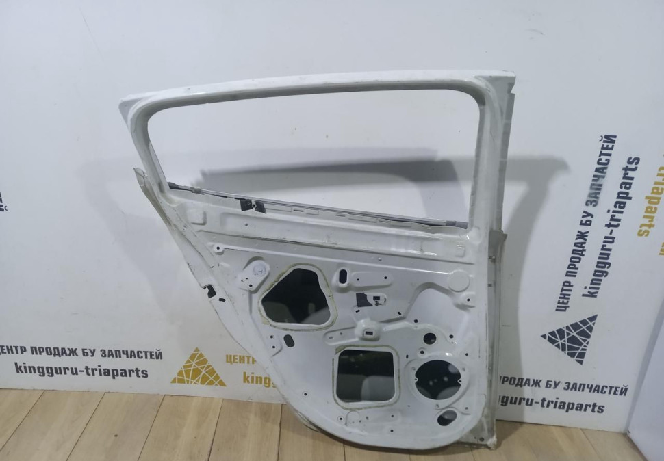 Задняя левая дверь Renault Megane 3 OEM 821012489R