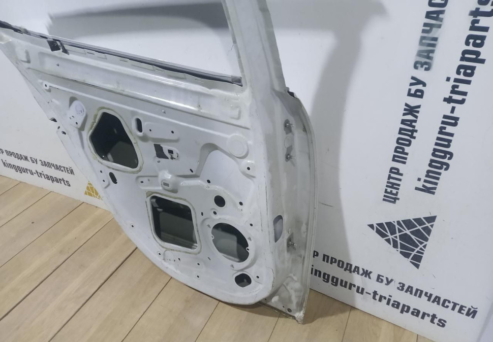 Задняя левая дверь Renault Megane 3 OEM 821012489R