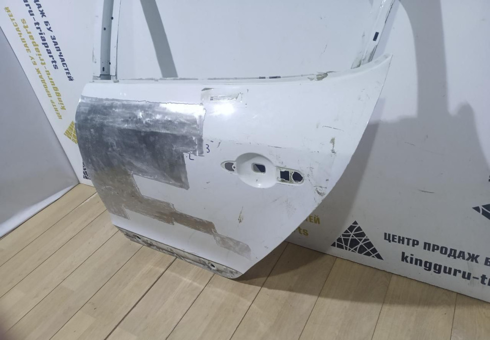 Задняя левая дверь Renault Megane 3 OEM 821012489R