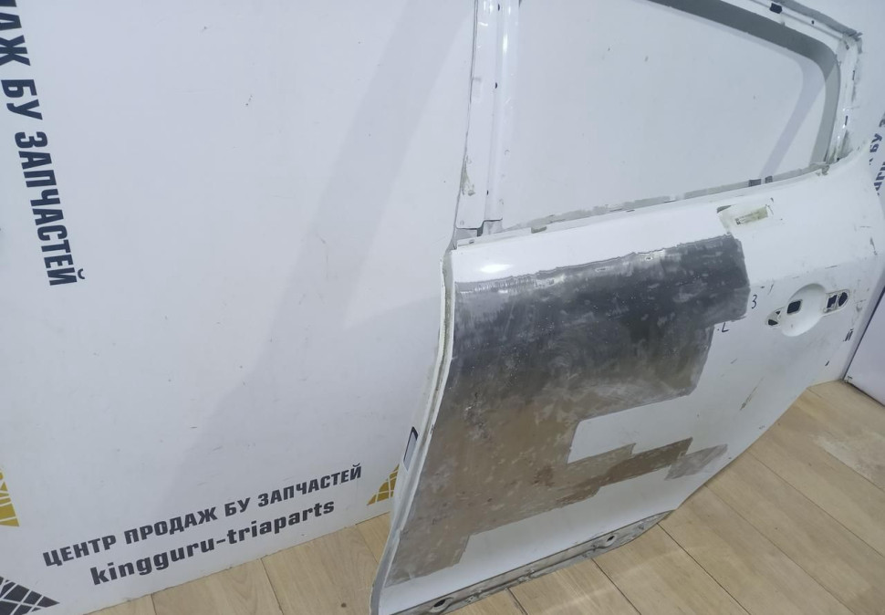 Задняя левая дверь Renault Megane 3 OEM 821012489R