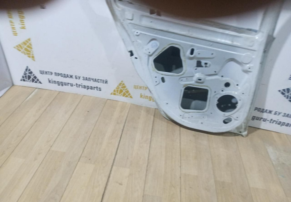 Задняя левая дверь Renault Megane 3 OEM 821012489R