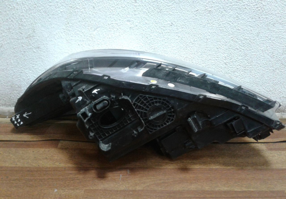 Фара правая Kia Sorento 3 (15>) ксенон (слом. 2 крепления, микротрещ. стекла) oem 92102c5200 Фара правая Kia Sorento 3 (15>) ксенон (слом. 2 крепления, микротрещ. стекла) oem 92102c5200