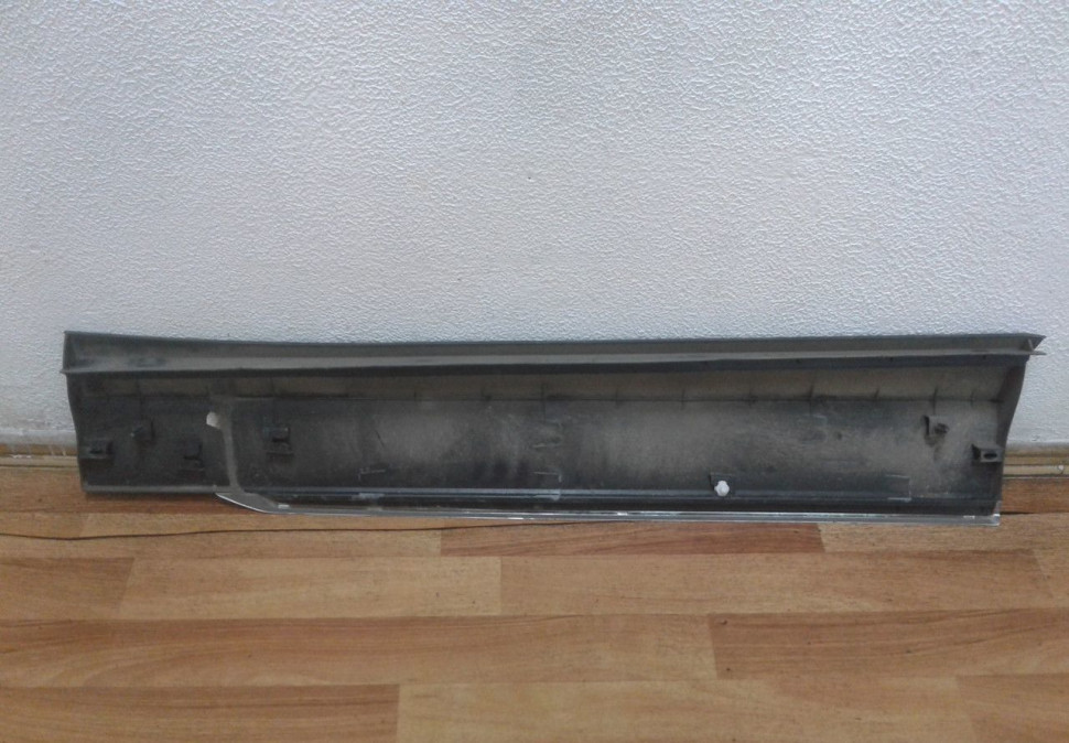 Молдинг двери передний левый Volkswagen Tiguan 2 oem 5na854939