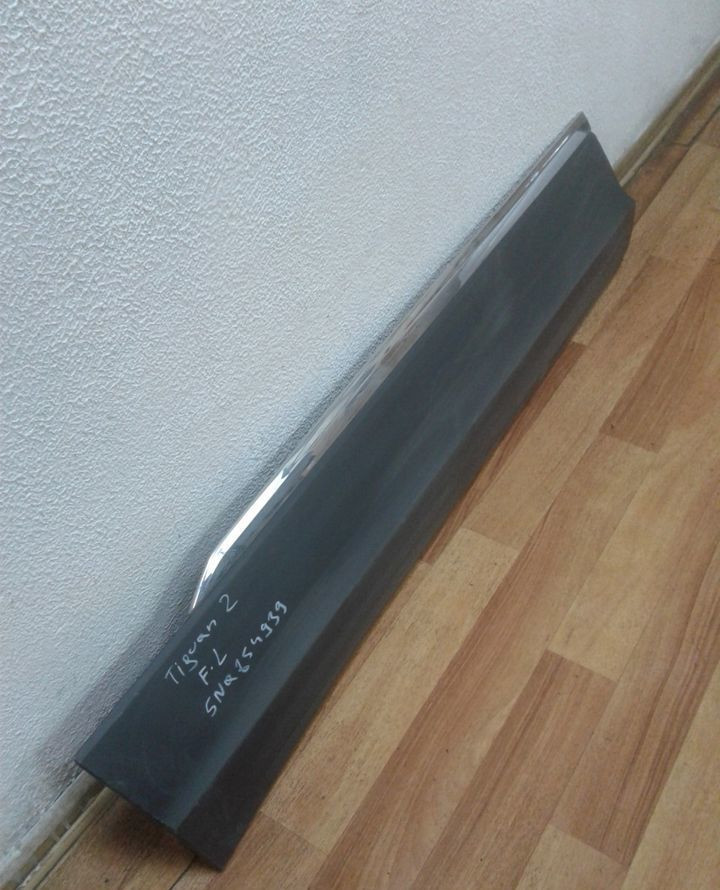 Молдинг двери передний левый Volkswagen Tiguan 2 oem 5na854939