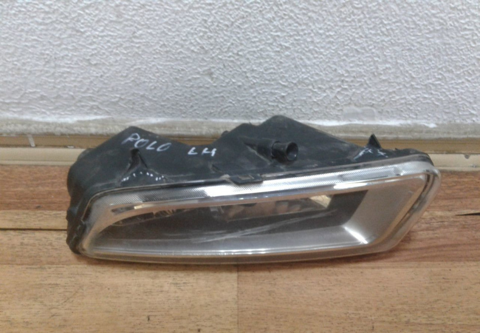 Фара Птф левая Volkswagen Polo рестайл oem 6R0941061D (слом. 2 крепл.)
