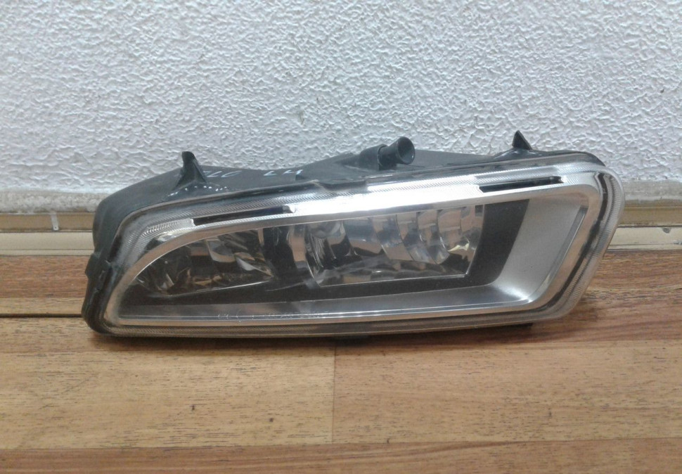 Фара Птф левая Volkswagen Polo рестайл oem 6R0941061D (слом. 2 крепл.)