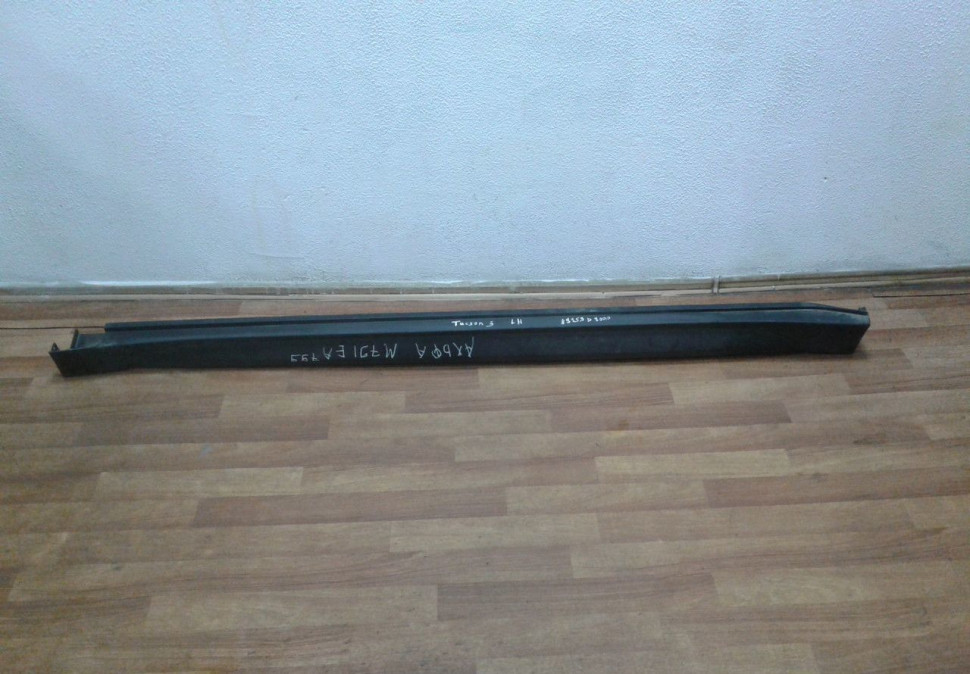 Накладка порога левая Hyundai Tucson 3 oem 87753d7000