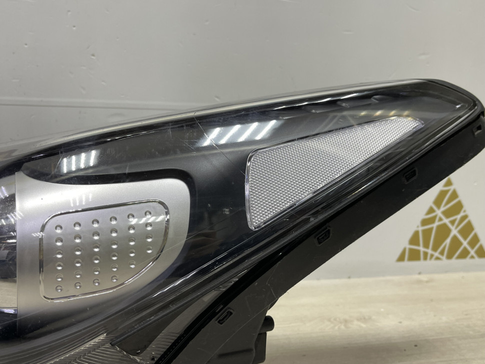 Фара левая Kia Sportage 4 галоген oem 92101f1010