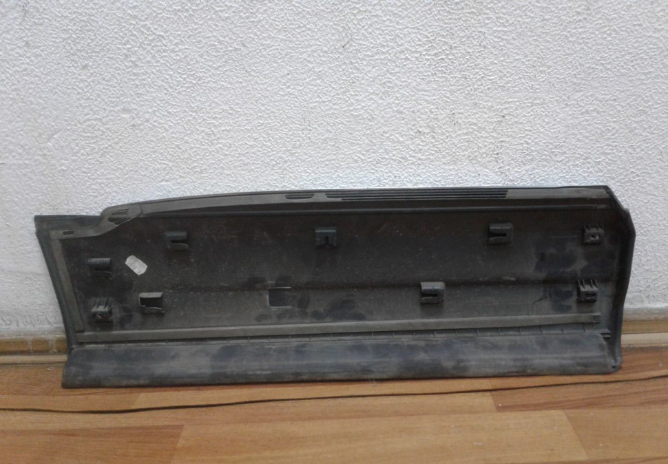 Накладка двери задняя левая Volkswagen Tiguan (11-16) oem 5n0854949