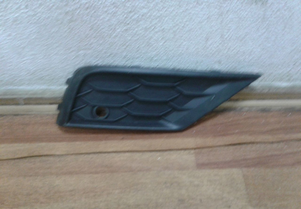 Заглушка ПТФ правая Volkswagen Tiguan 2 oem 5NA853666