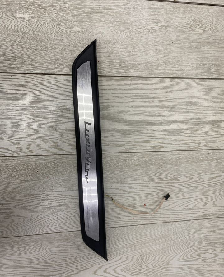 Накладка порога левая передняя с подсветкой BMW 6 G32 OEM 51477427913