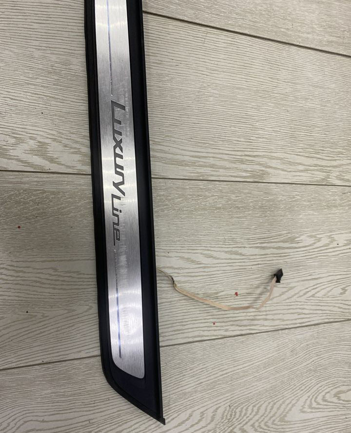 Накладка порога левая передняя с подсветкой BMW 6 G32 OEM 51477427913
