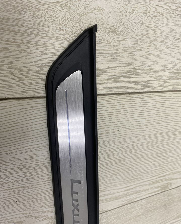 Накладка порога левая передняя с подсветкой BMW 6 G32 OEM 51477427913