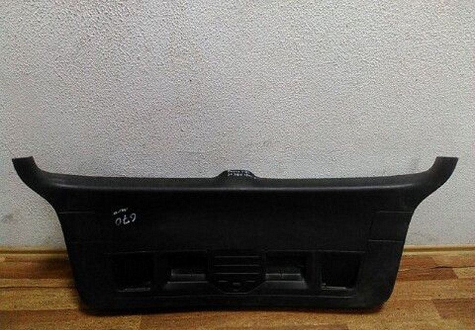 Обшивка крышки багажника Volkswagen Passat B7 универсал oem 3c9867605j
