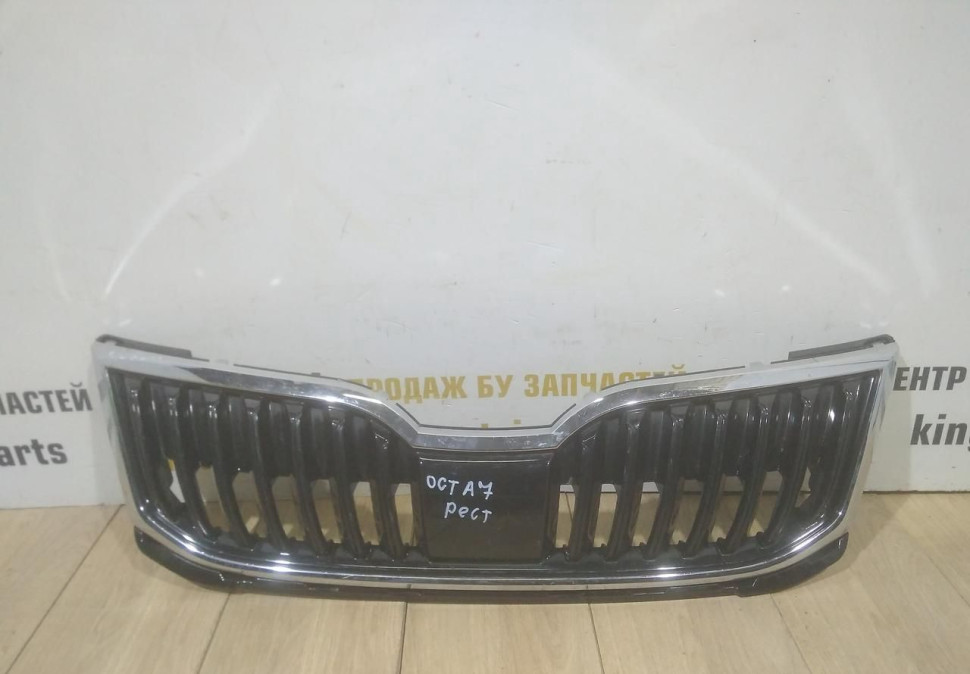 Решетка радиатора бу Skoda Octavia A7 рестайлинг OEM 5E0853653C