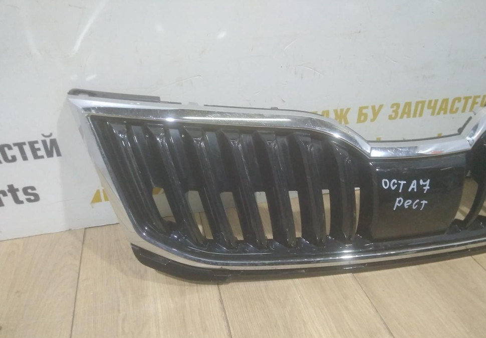 Решетка радиатора бу Skoda Octavia A7 рестайлинг OEM 5E0853653C