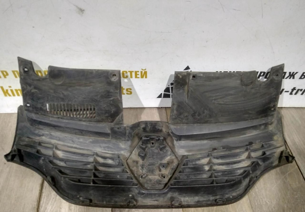 Решетка радиатора бу Renault Logan 2 OEM 623107605R Решетка радиатора бу Renault Logan 2 OEM 623107605R