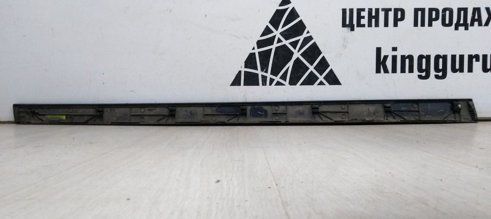 Накладка двери передняя правая Hyundai Tucson 3 oem 87724d7000