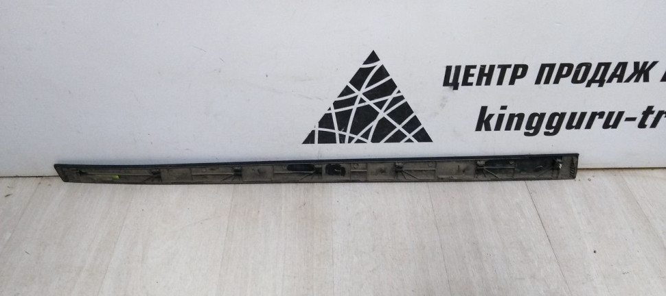 Накладка двери передняя правая Hyundai Tucson 3 oem 87724d7000