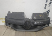 Решетка радиатора бу Renault Logan 2 OEM 623107605R