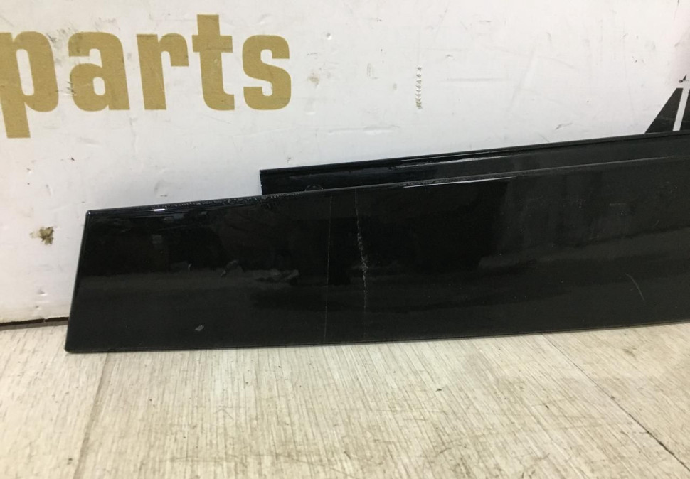 Накладка стойки двери передняя правая BMW X4 G02 OEM 51437416490