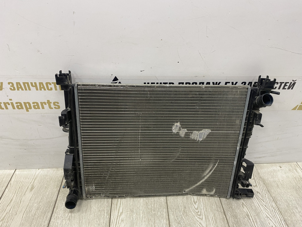 Радиатор охлаждения Renault Logan 2 OEM 214105731R Радиатор охлаждения Renault Logan 2 OEM 214105731R