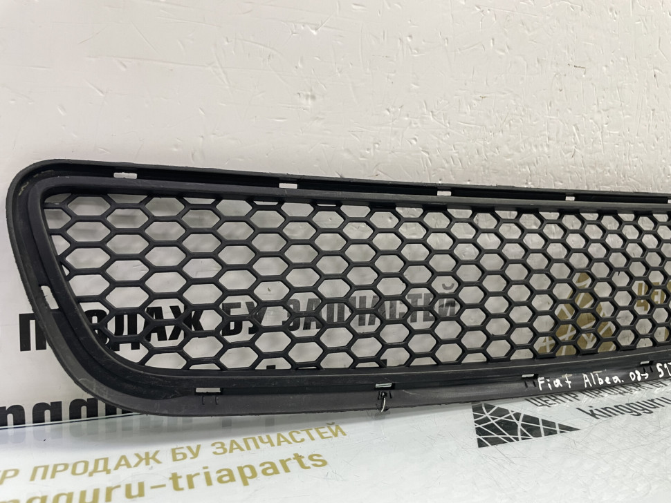 Решетка переднего бампера Fiat Albea 1 рест oem 51703148 Решетка переднего бампера Fiat Albea 1 рест oem 51703148