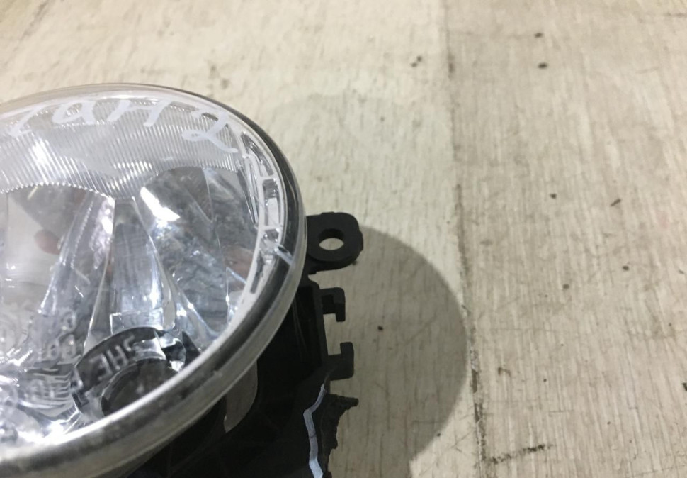 Фара противотуманная Renault Logan 2 OEM 261500097R Фара противотуманная Renault Logan 2 OEM 261500097R